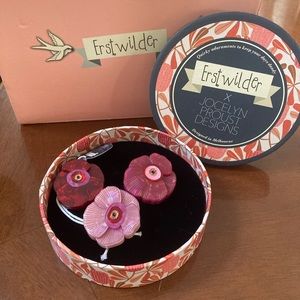 Erstwhilder rose flower brooches, set of 3